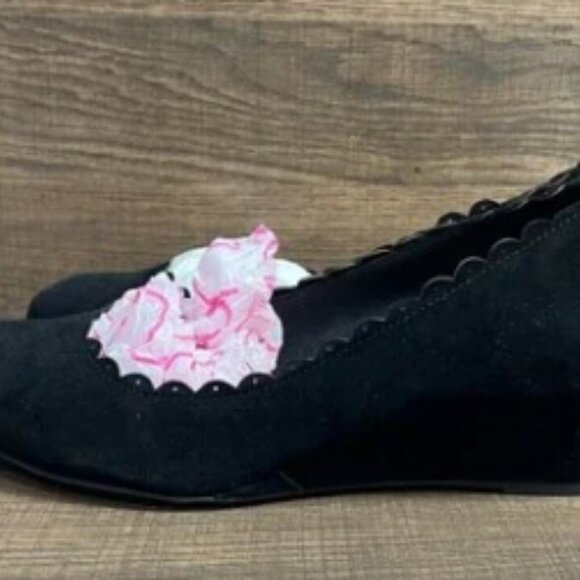 NWB Charter Club Wandaa Suede Wedge Heels 8.5M Almond Toe Scalloped Trim Black - Picture 6 of 7
